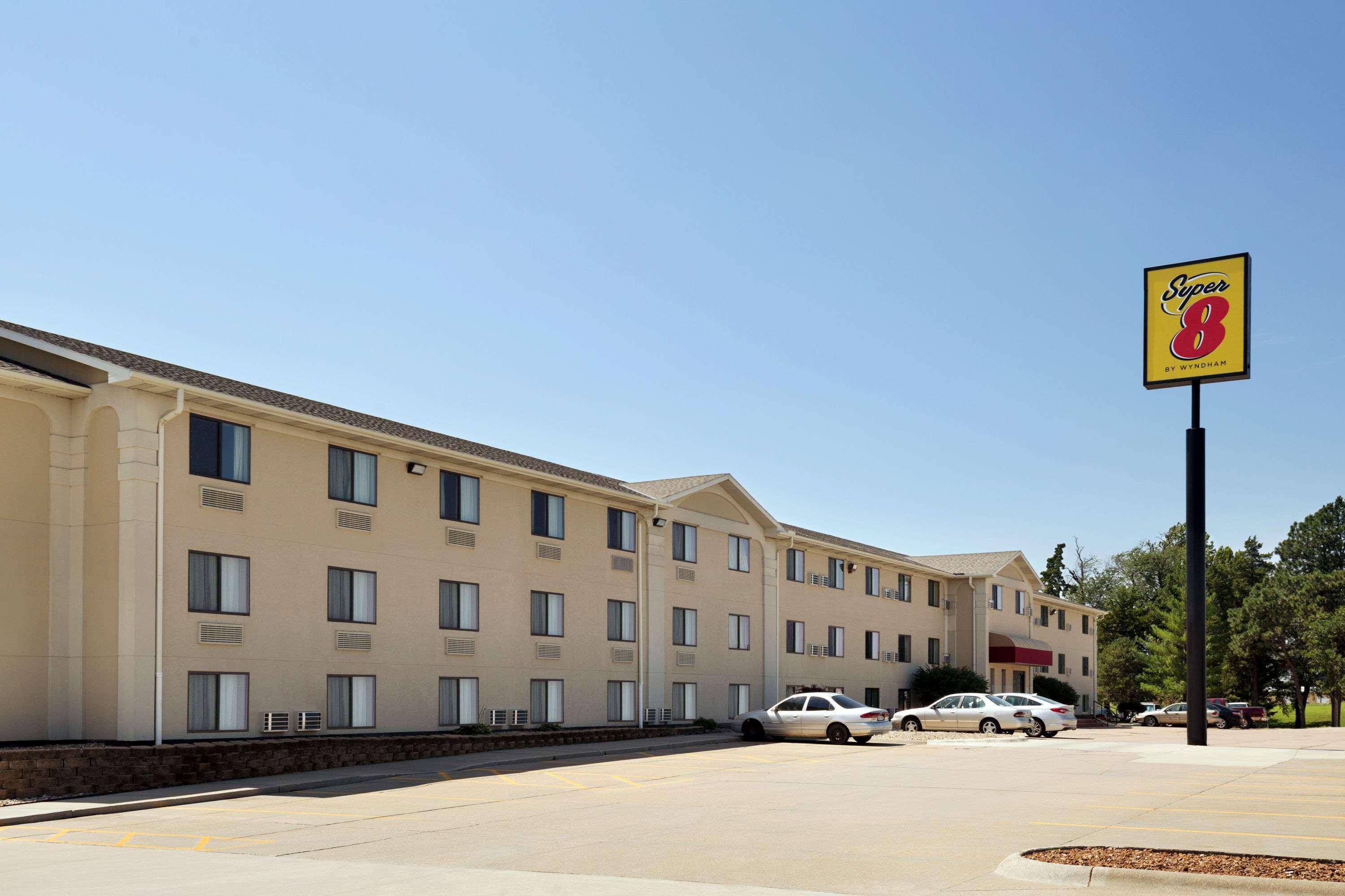 Super 8 By Wyndham Lincoln North Exterior foto