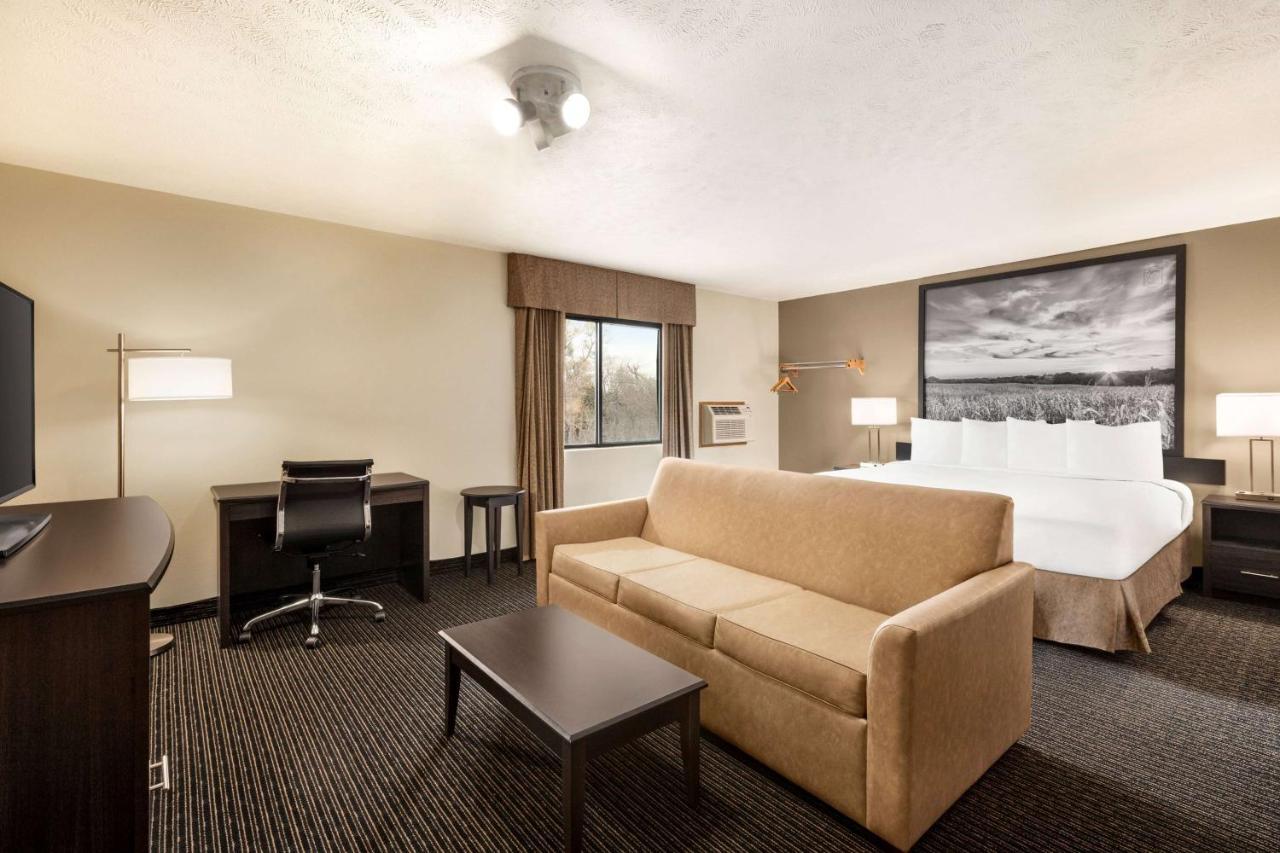 Super 8 By Wyndham Lincoln North Exterior foto