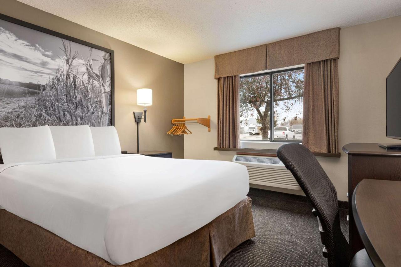 Super 8 By Wyndham Lincoln North Exterior foto