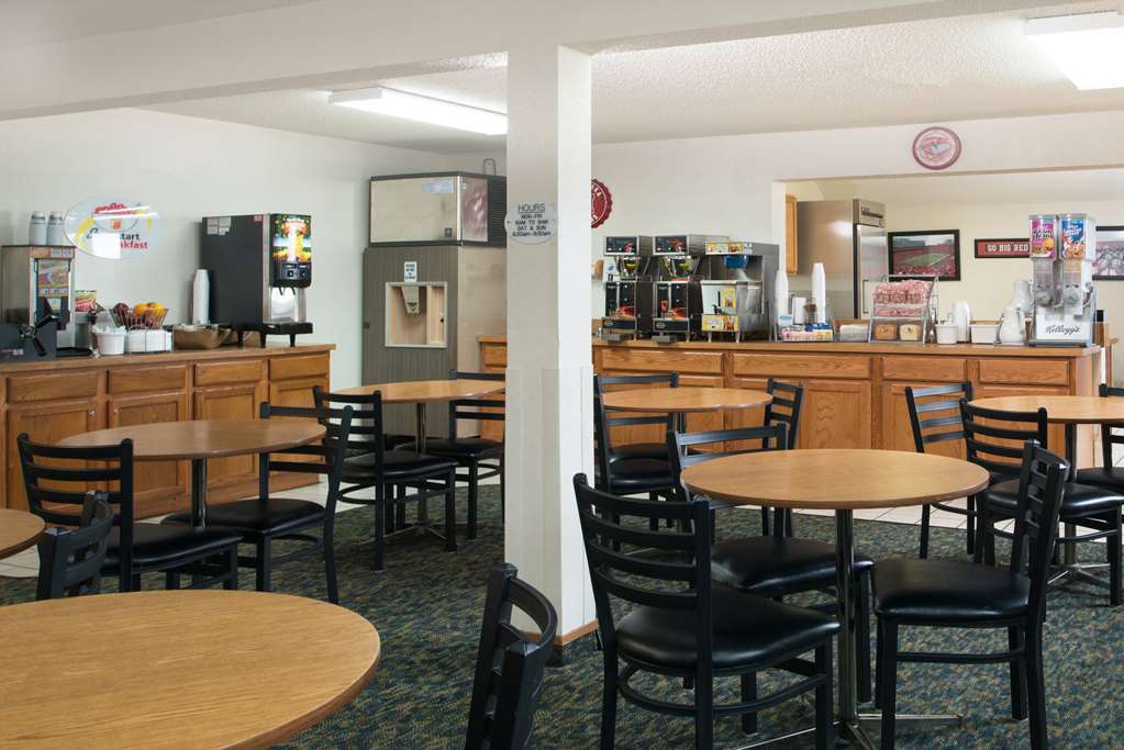 Super 8 By Wyndham Lincoln North Facilidades foto