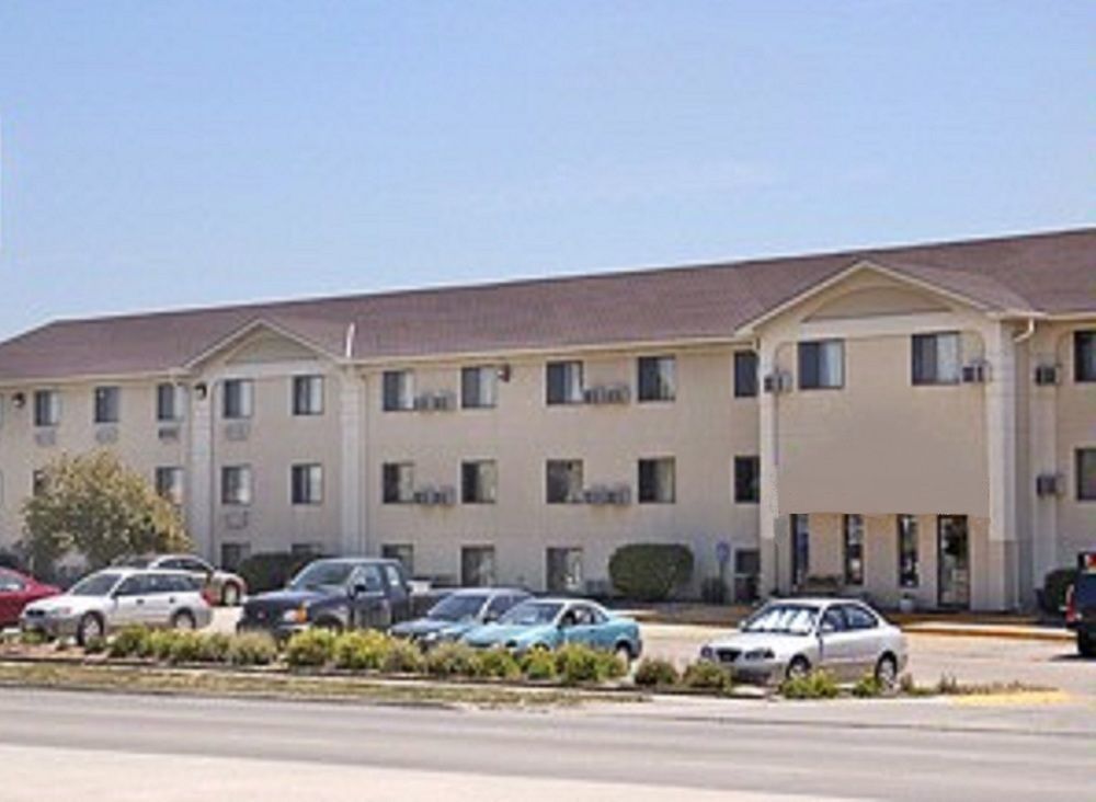 Super 8 By Wyndham Lincoln North Exterior foto